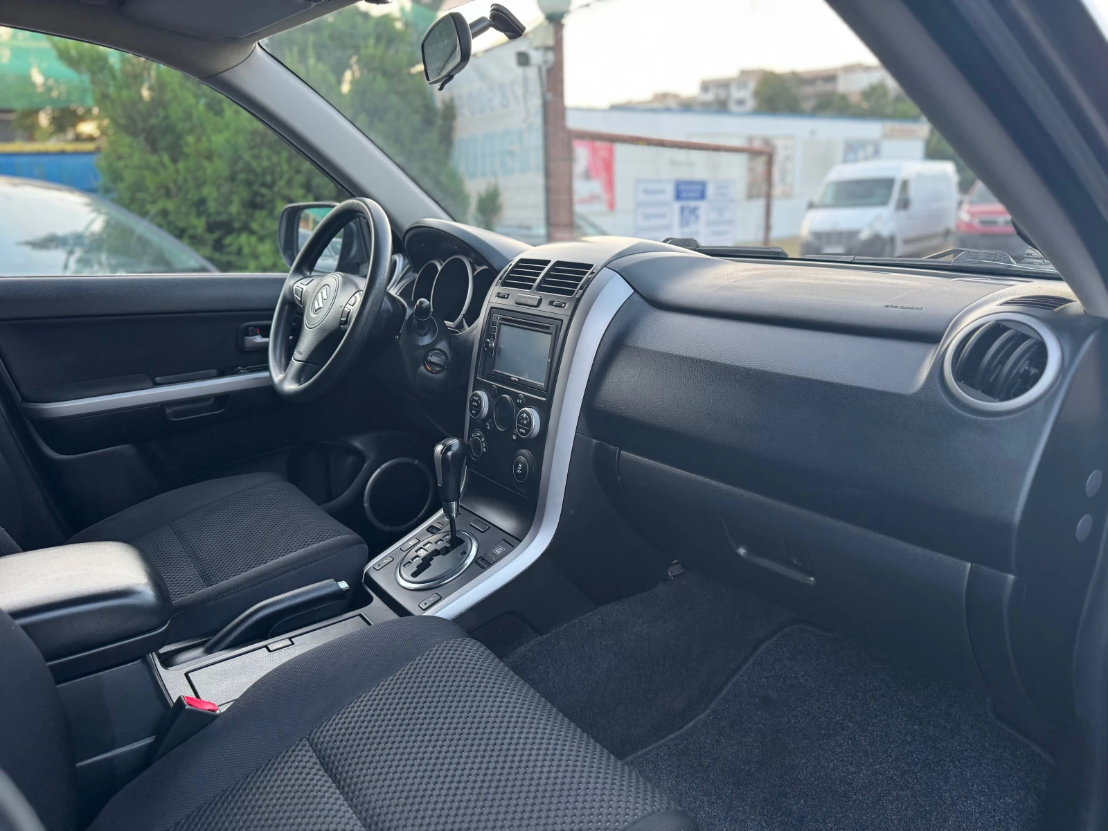Suzuki Grand vitara 2.4i* FaceLift* Automatic* KeyLess* 4x4, снимка 9 - Автомобили и джипове - 55575039