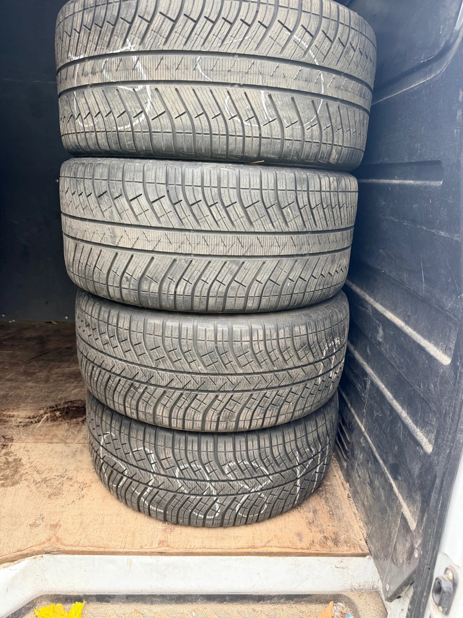 Гуми Зимни 305/40R20