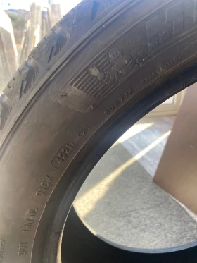 Гуми Зимни 255/45R19, снимка 4 - Гуми и джанти - 52523155