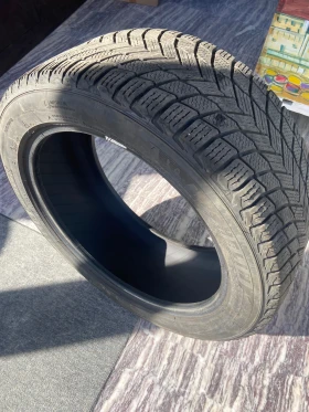 Гуми Зимни 255/45R19, снимка 2 - Гуми и джанти - 52523155