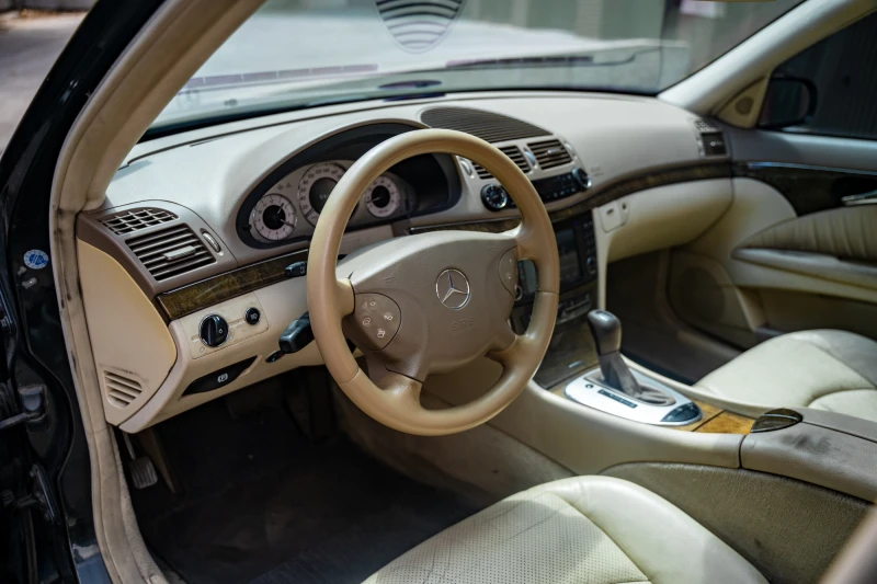 Mercedes-Benz E 500, снимка 8 - Автомобили и джипове - 52251871
