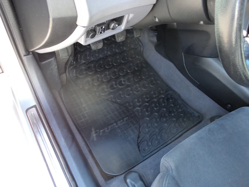 Nissan Primera 2.0, снимка 11 - Автомобили и джипове - 51611578