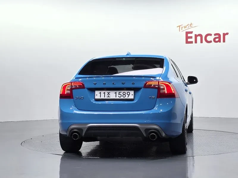 Volvo S60 T5 R-DESIGN, снимка 4 - Автомобили и джипове - 55704233