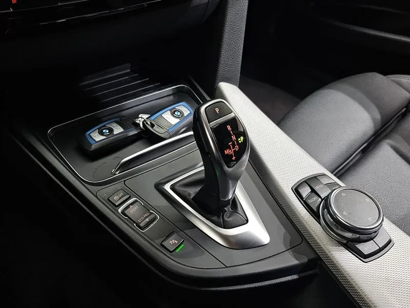 BMW 320 i M Sports - САМО 30% АВАНС, снимка 17 - Автомобили и джипове - 55896877