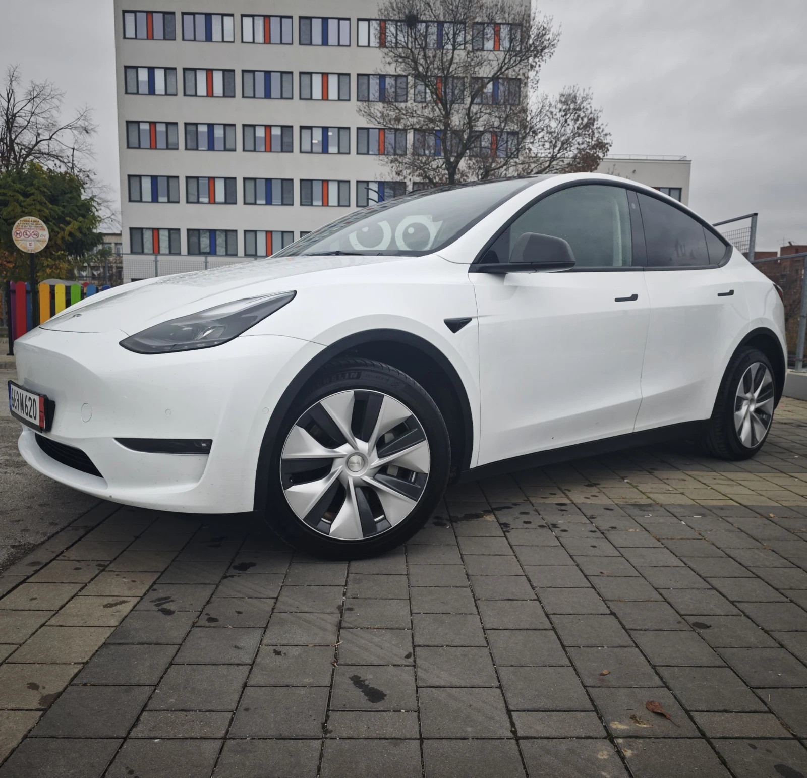 Tesla Model Y LONG RANGE AWD DUAL MOTOR - [1] 