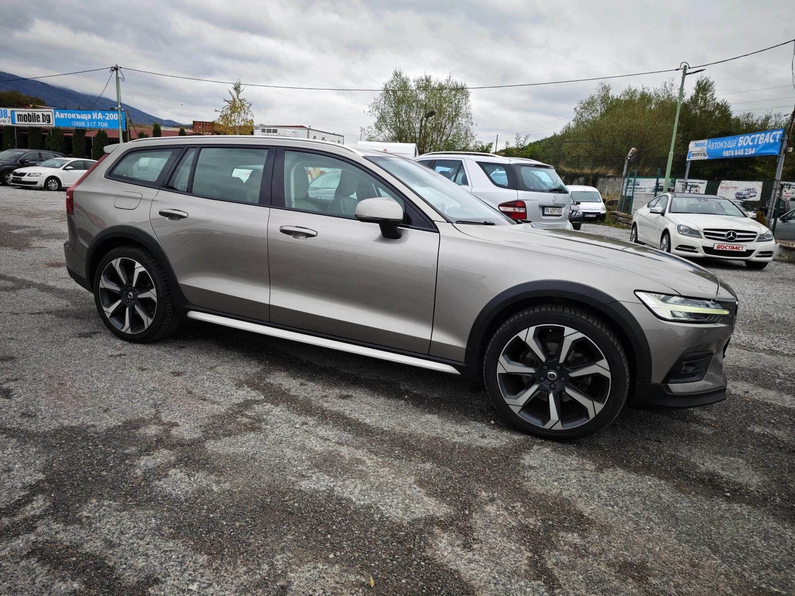Volvo V60 Cross Country 2, 0 D4 AWD Geartronic - изображение 6