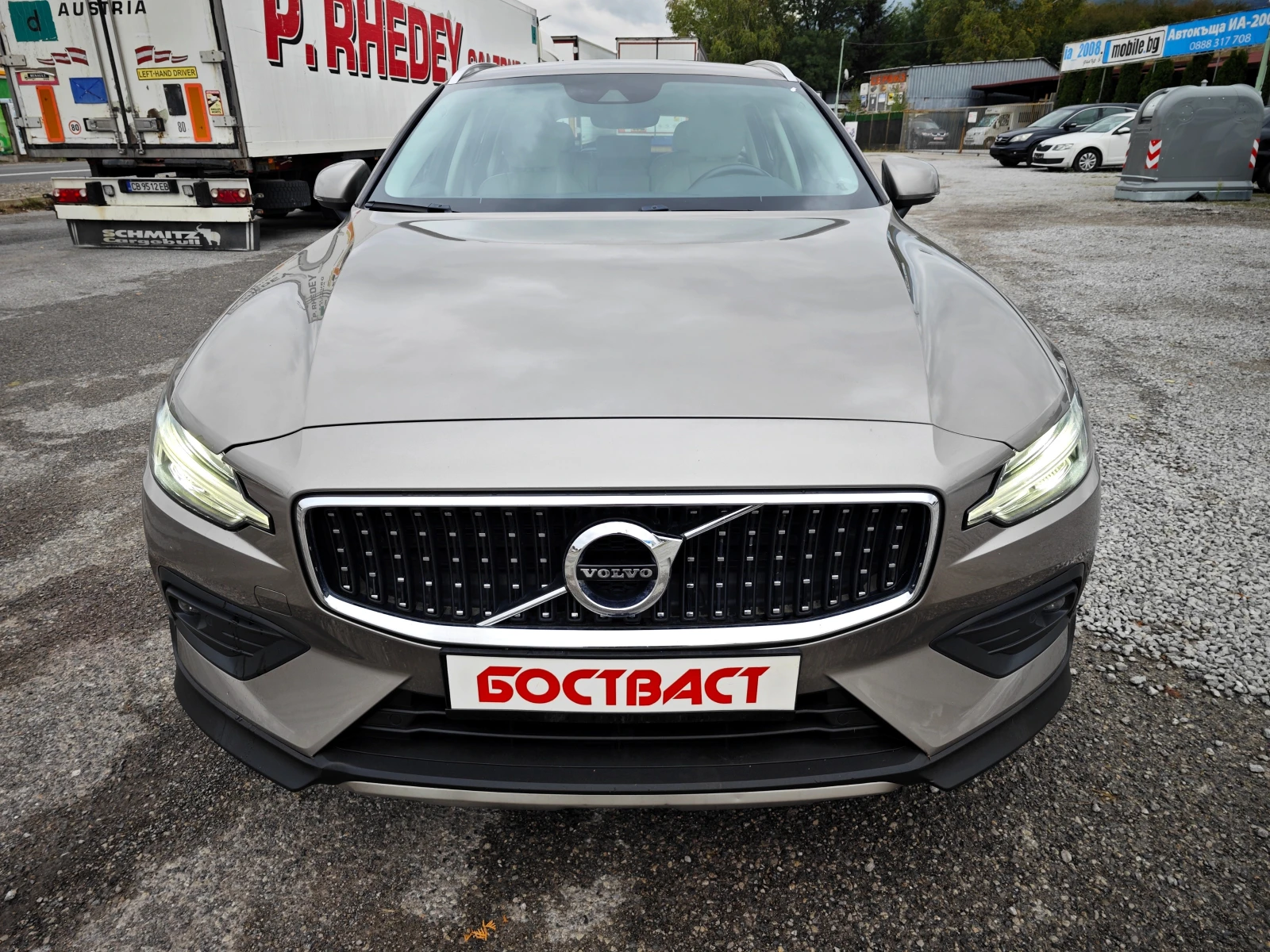 Volvo V60 Cross Country 2, 0 D4 AWD Geartronic - изображение 8