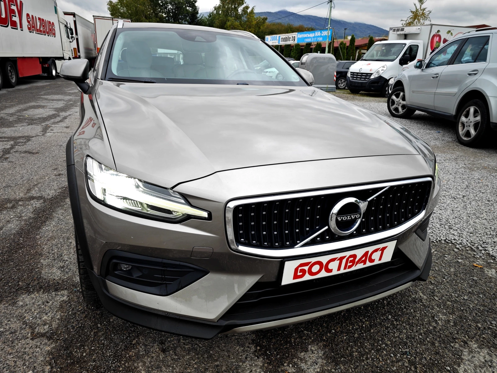 Volvo V60 Cross Country 2, 0 D4 AWD Geartronic - изображение 7