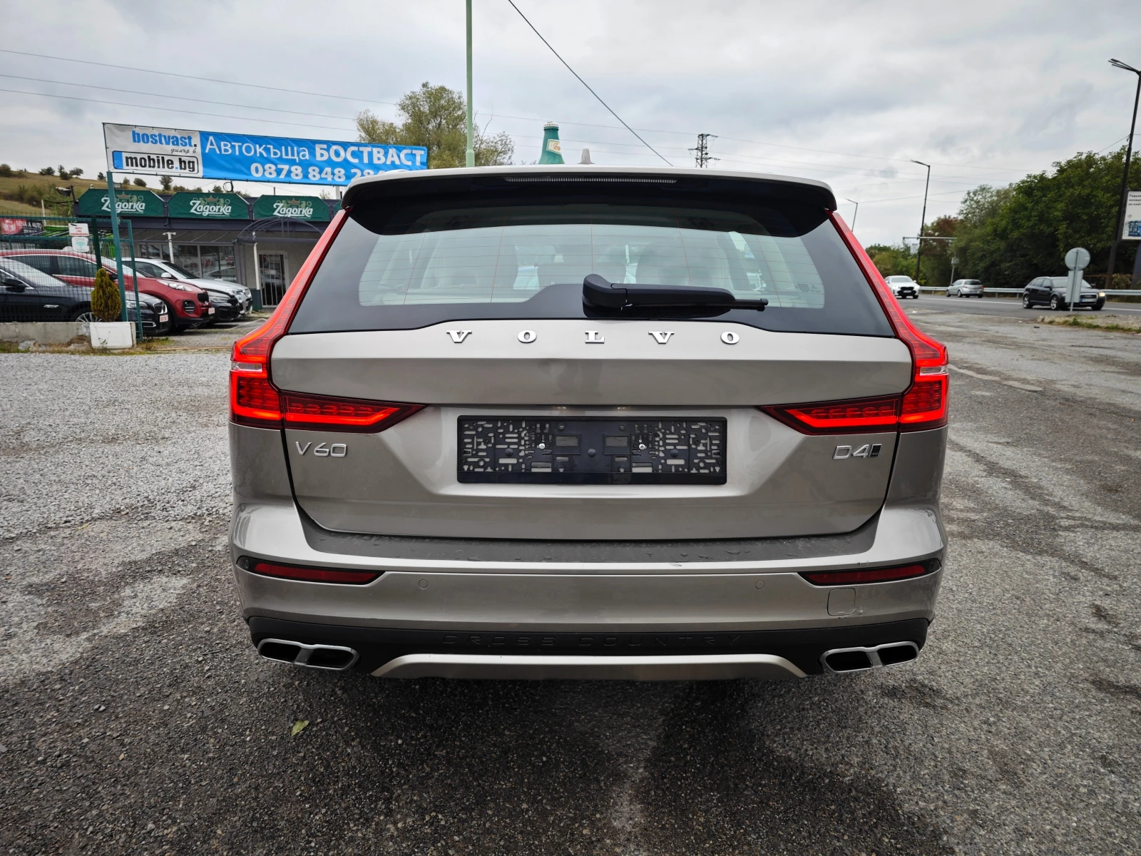 Volvo V60 Cross Country 2, 0 D4 AWD Geartronic - изображение 4