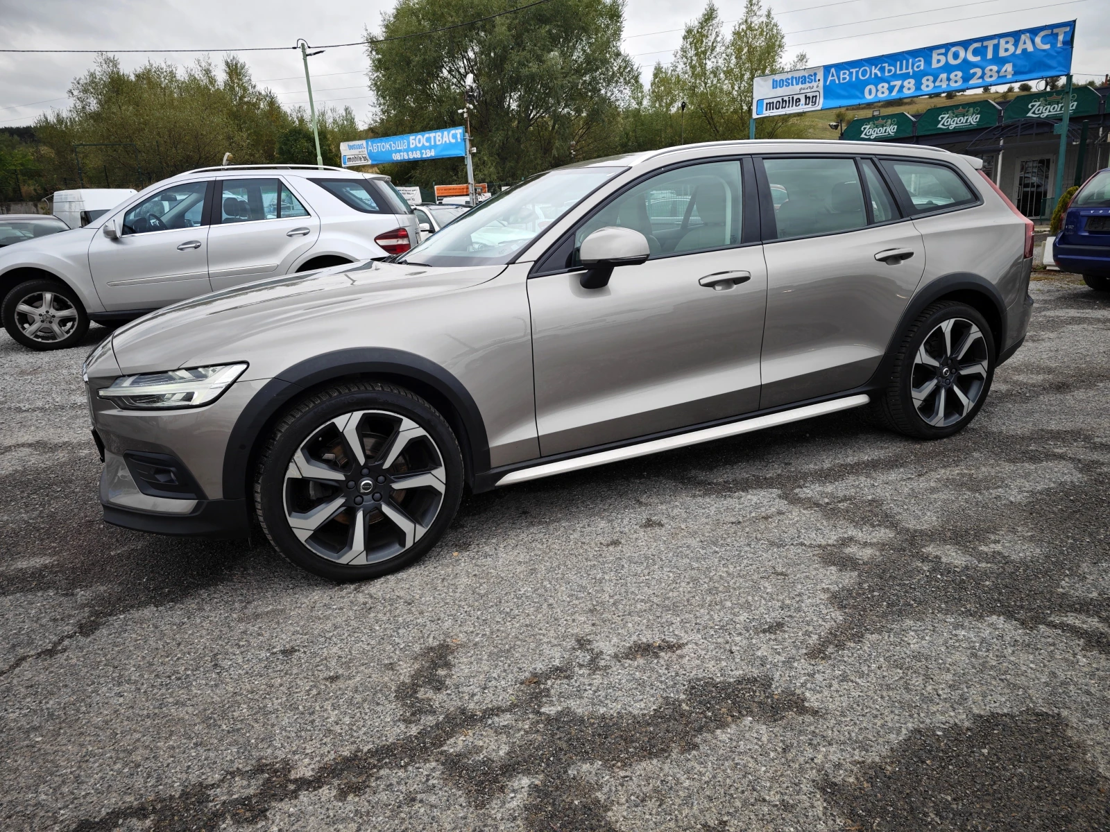 Volvo V60 Cross Country 2, 0 D4 AWD Geartronic - изображение 2