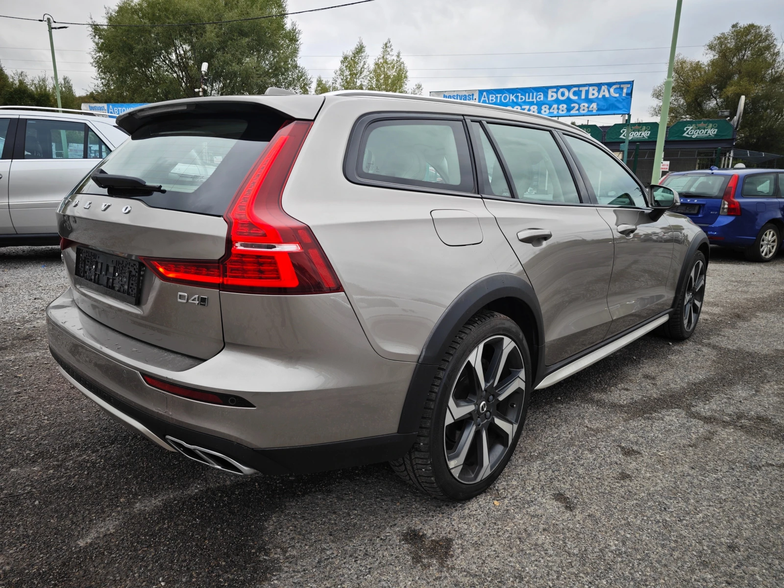 Volvo V60 Cross Country 2, 0 D4 AWD Geartronic - изображение 5