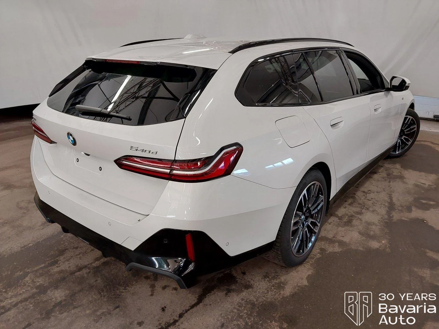 BMW 540 d xDrive Touring M Sport Paket Steptronic - изображение 3