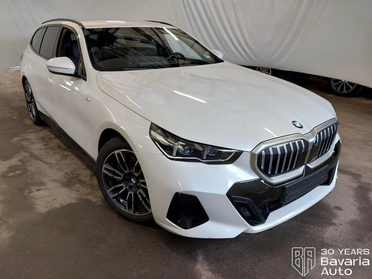BMW 540 d xDrive Touring M Sport Paket Steptronic - изображение 4