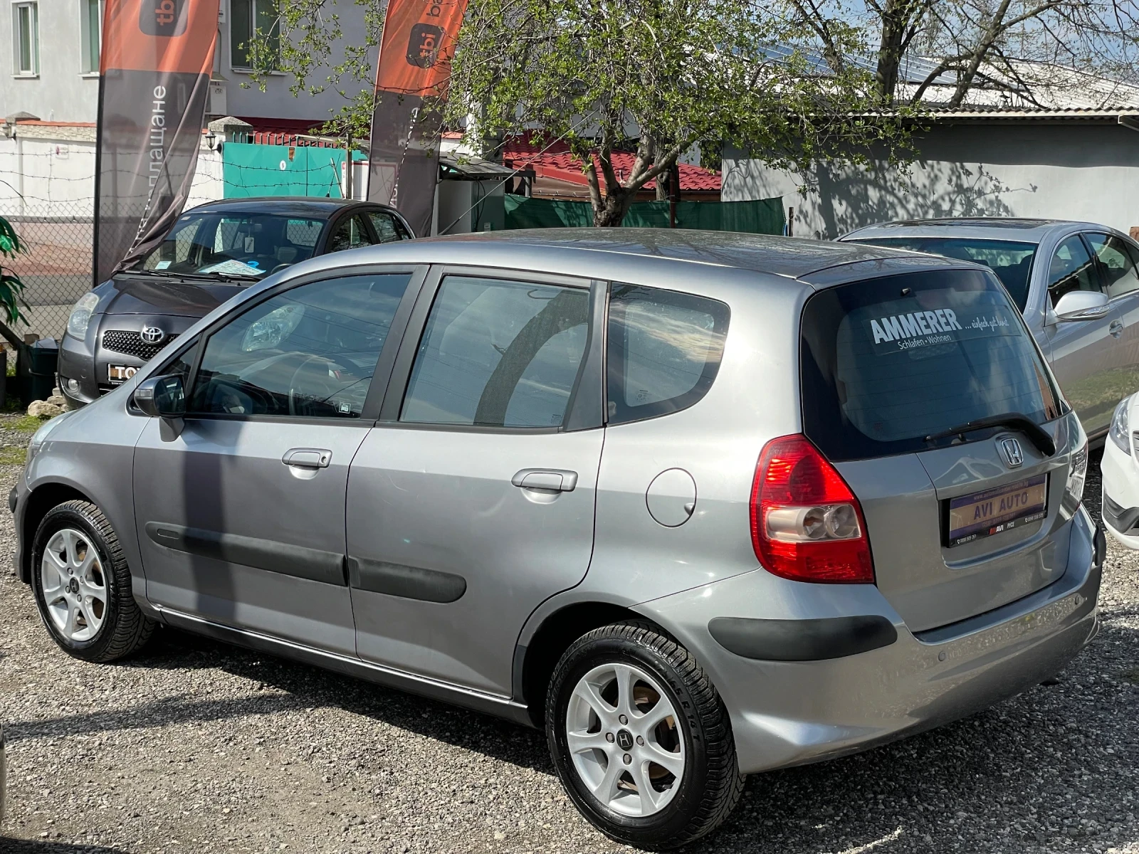 Honda Jazz 1.4i 82к.с. Facelift, Оригинални щори, Нови гуми!, снимка 4 - Автомобили и джипове - 53994102