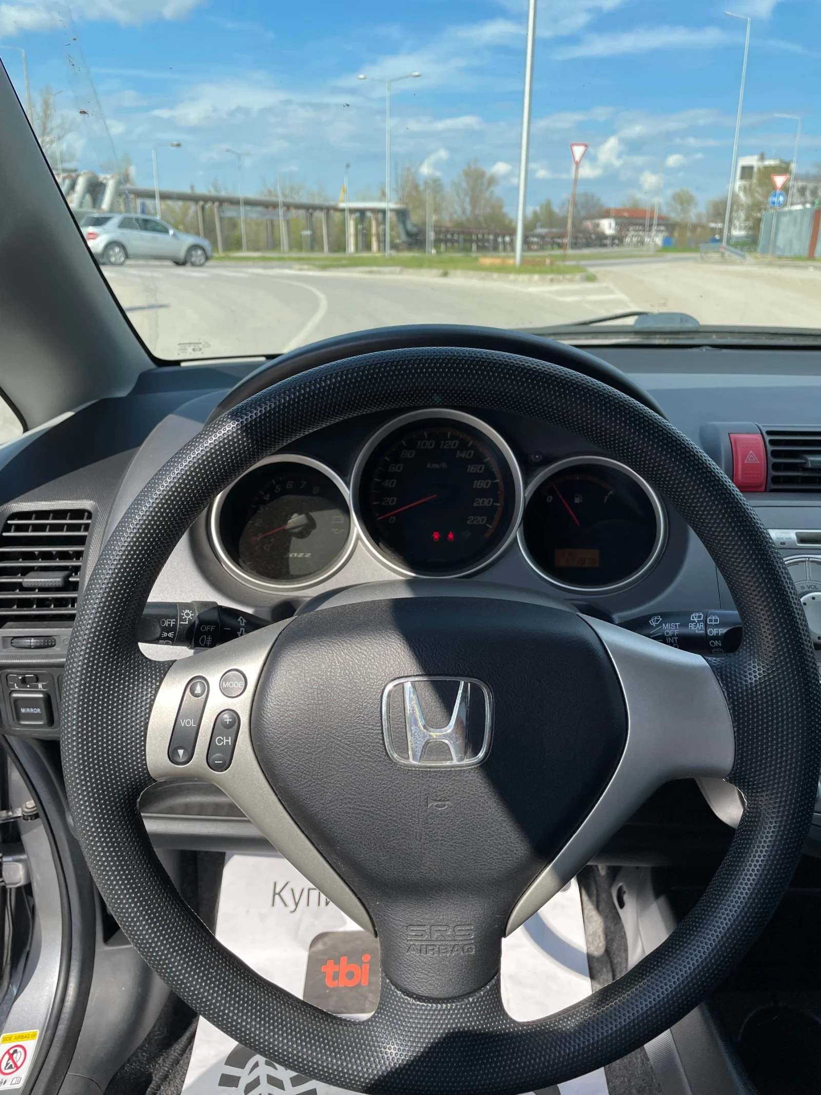 Honda Jazz 1.4i 82к.с. Facelift, Оригинални щори, Нови гуми!, снимка 9 - Автомобили и джипове - 53994102