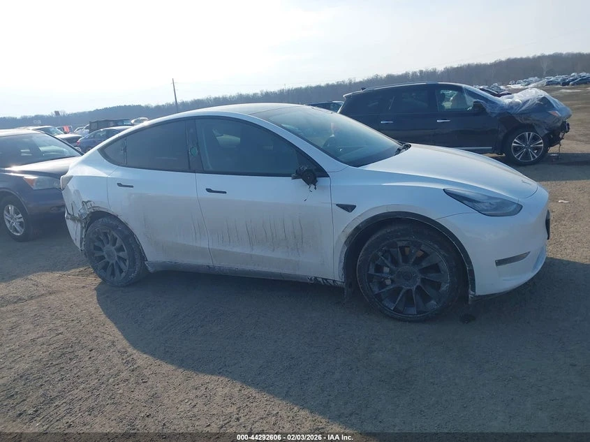 Tesla Model Y Awd/Long Range Dual Motor All-Wheel Drive, снимка 13 - Автомобили и джипове - 54039517