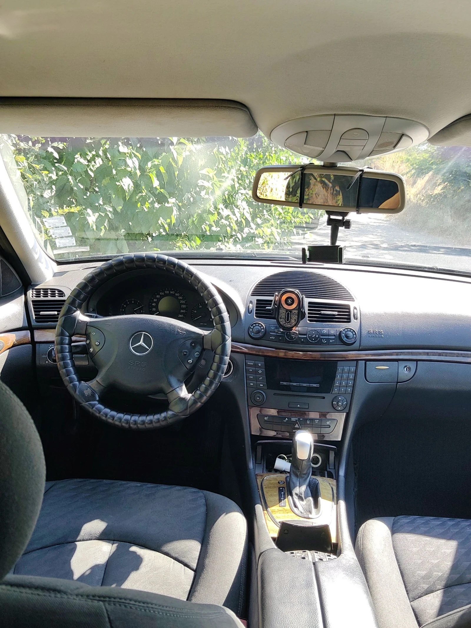 Mercedes-Benz E 200, снимка 7 - Автомобили и джипове - 54956064