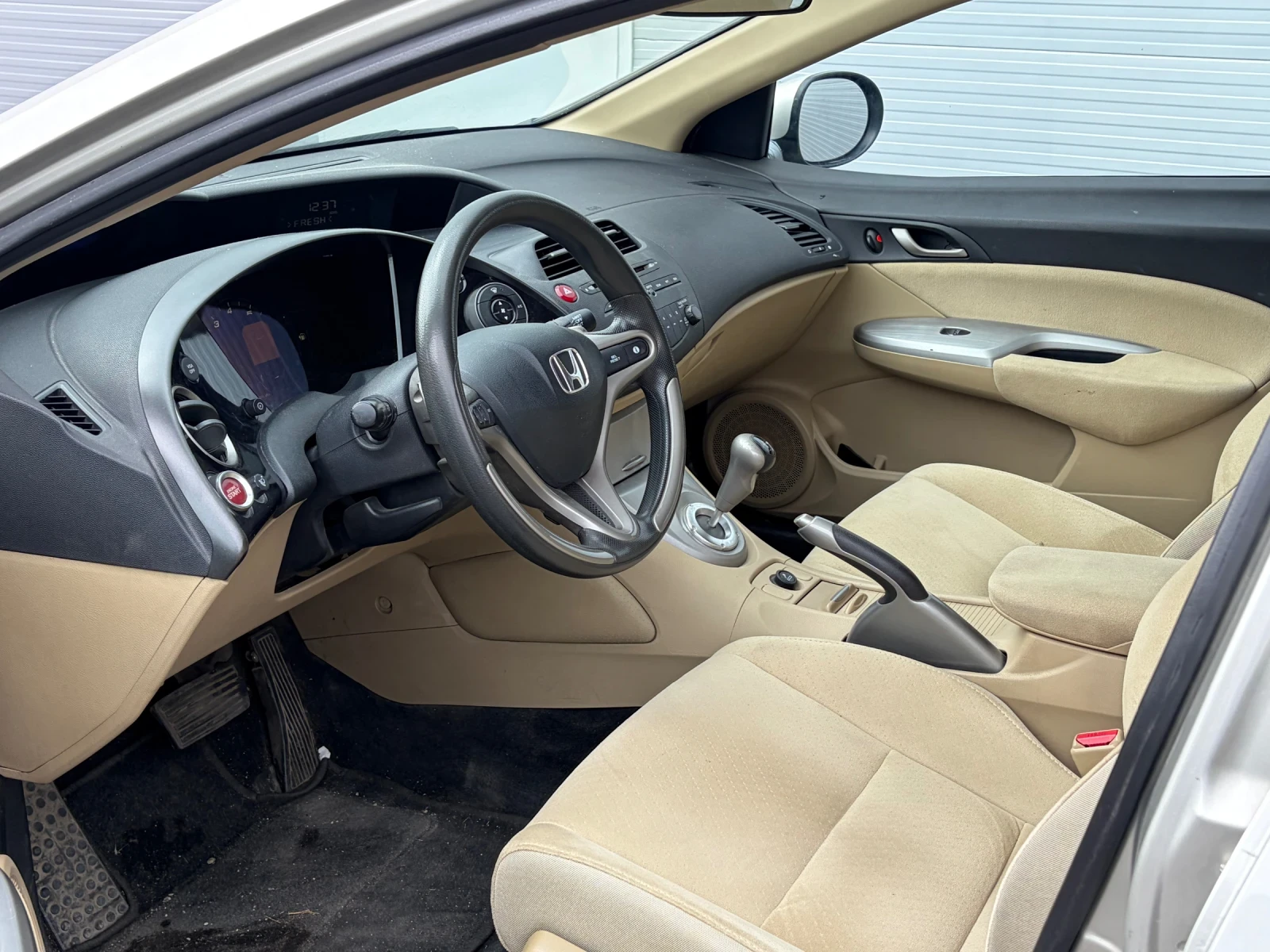 Honda Civic 1.8 Vtec automatic, снимка 8 - Автомобили и джипове - 55450138