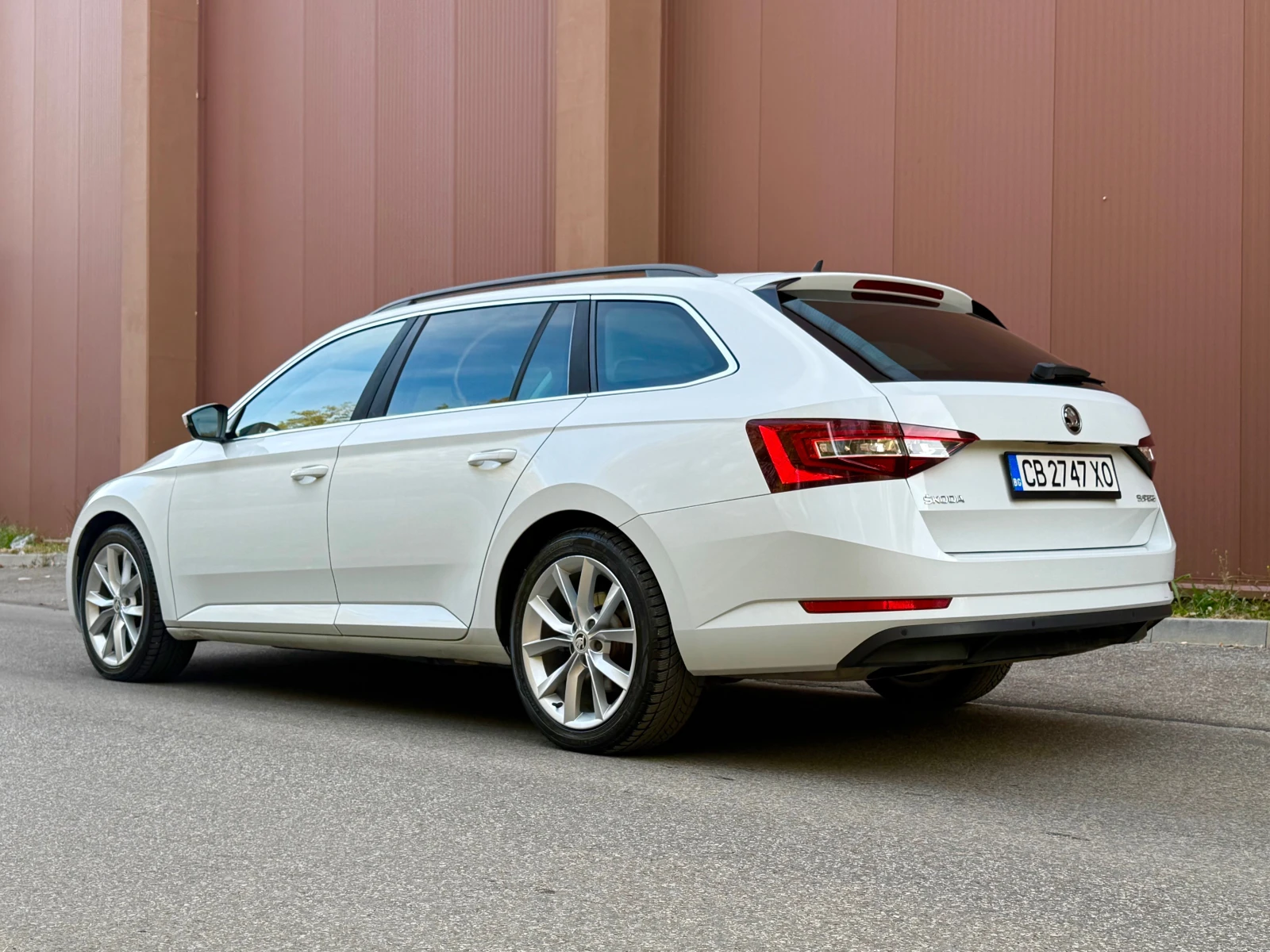 Skoda Superb, снимка 3 - Автомобили и джипове - 56404604