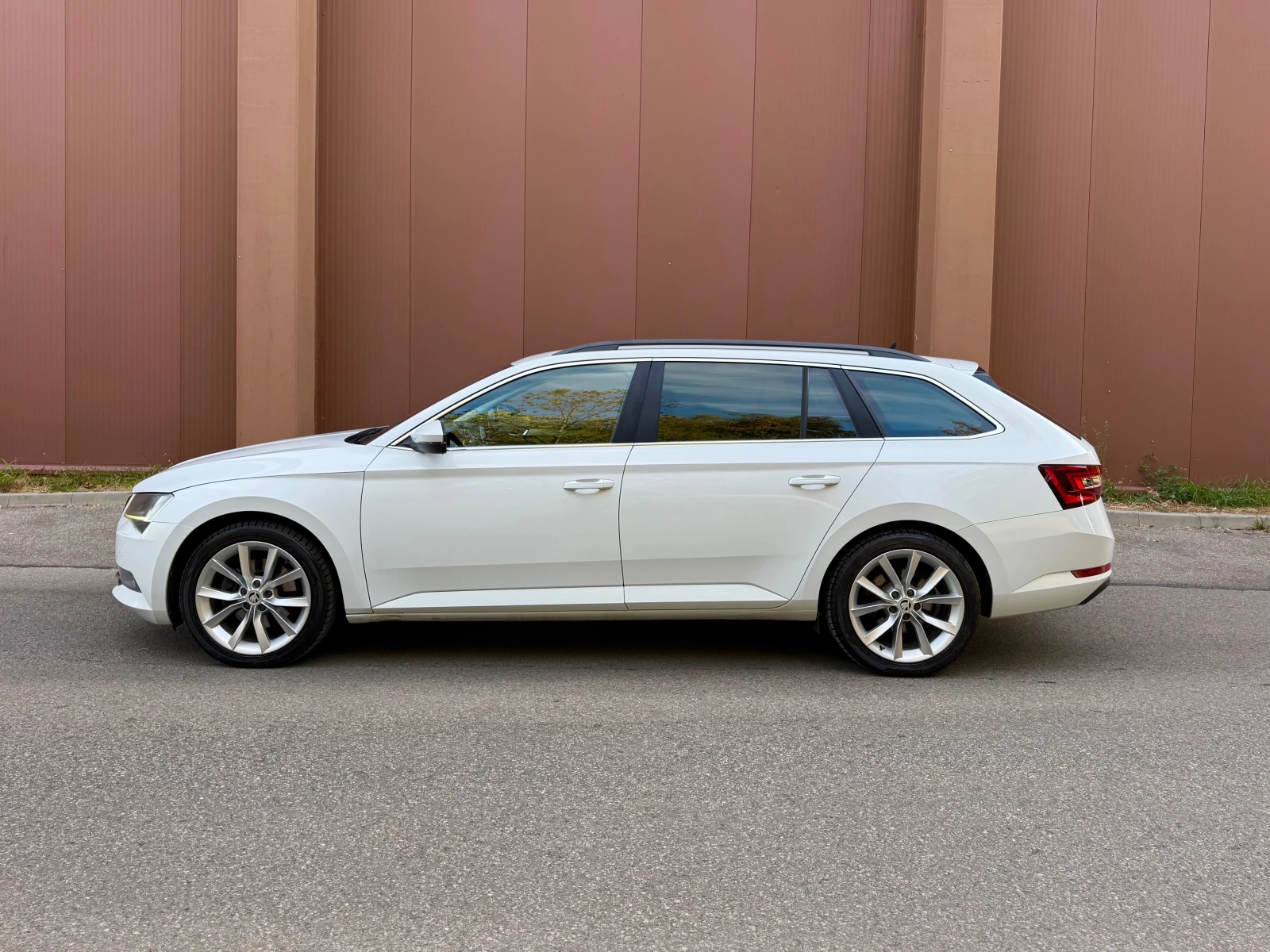 Skoda Superb, снимка 2 - Автомобили и джипове - 56404604