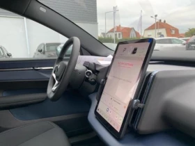 Volvo EX30 * SINGLE-CORE* LED* NAVI* CARPLAY* , снимка 9