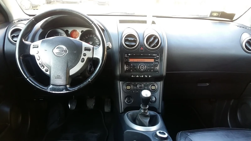 Nissan Qashqai 2.0dci/4x4/Keyless go-Панорама!, снимка 12 - Автомобили и джипове - 47729385