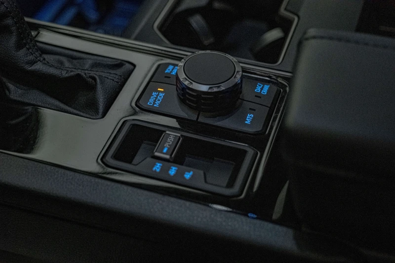 Toyota Tundra TRD/SR5/Камера/Подгрев/Дистроник/Асистент пътни ле, снимка 11 - Автомобили и джипове - 52003563