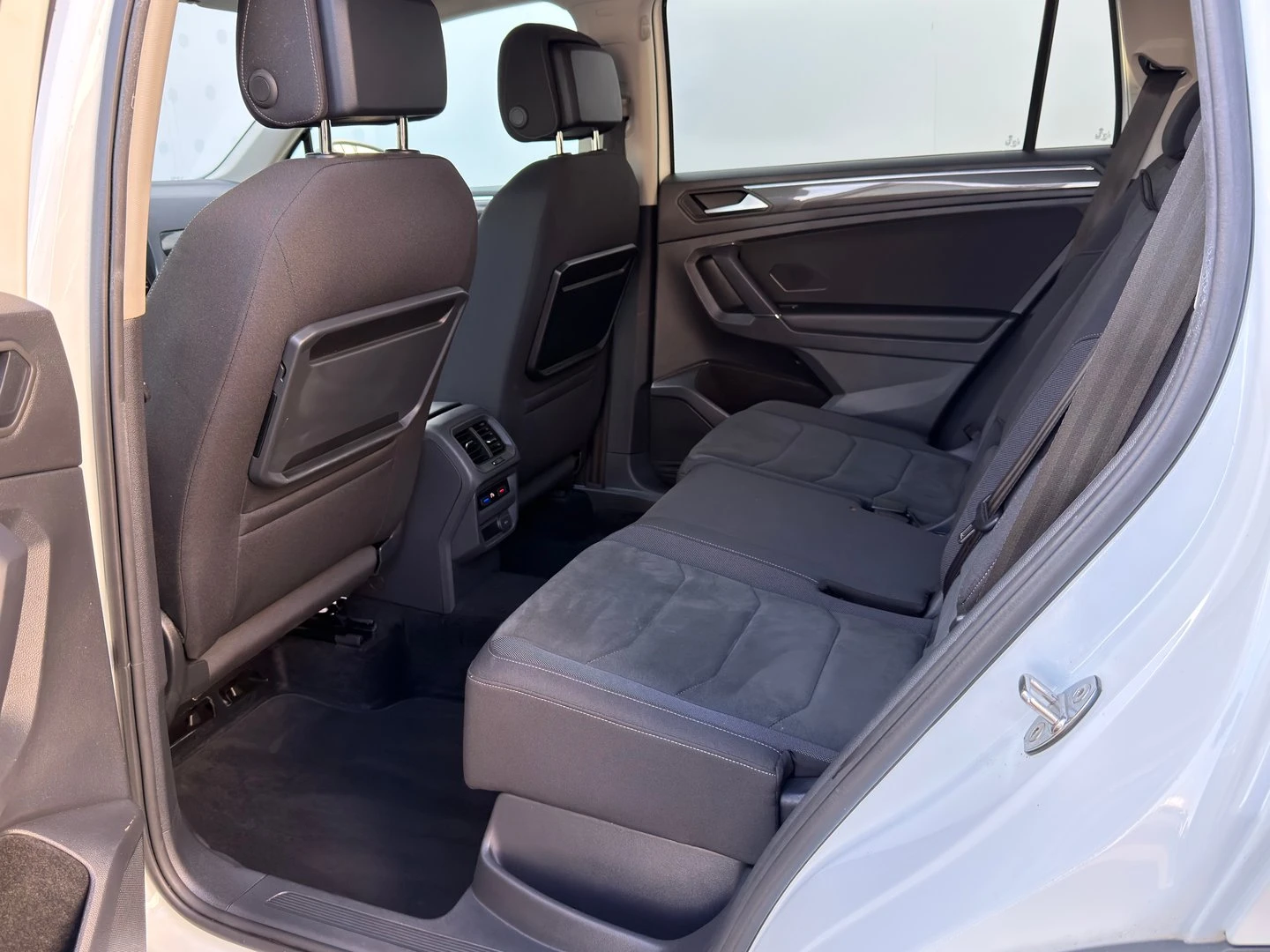 VW Tiguan LWB Highline 2.0TDI 4MOTION BMT, снимка 7 - Автомобили и джипове - 54353583