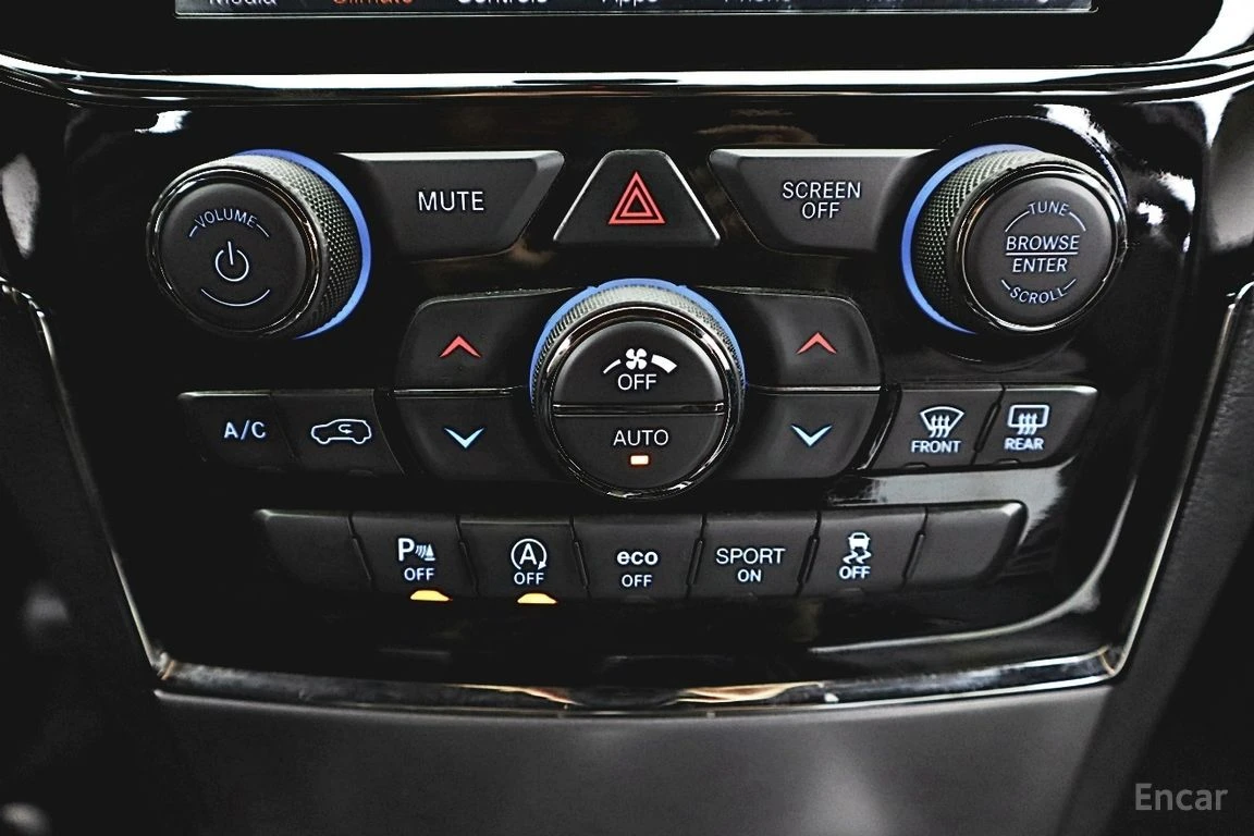Jeep Grand cherokee 3.6* V6* 8ZF* LIMITED* ПОДГРЕВ* ОБДУХВАНЕ* 360КАМЕ, снимка 12 - Автомобили и джипове - 54683189