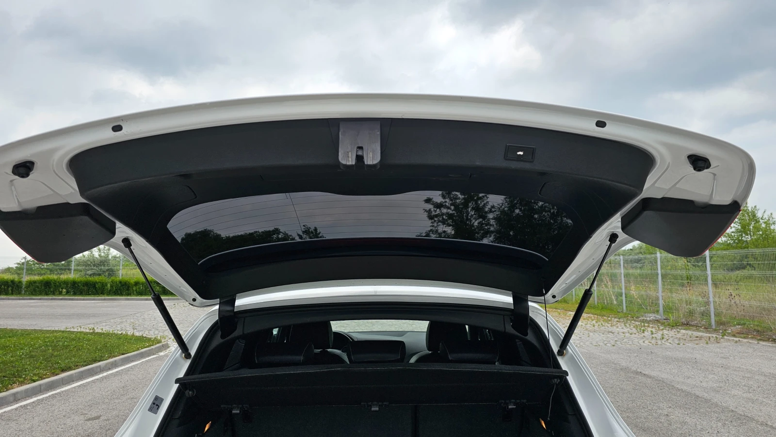 Audi Q5 3.0TDI S-LINE Navi Pano Distronic Led Bang&Olufsen, снимка 14 - Автомобили и джипове - 54834425