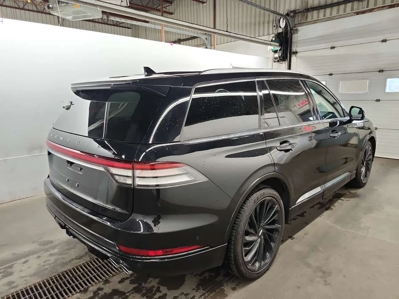 Lincoln Aviator * RESERVE * CARFAX * БЕЗ ПЪРВОНАЧАЛНА ВНОСКА, снимка 3 - Автомобили и джипове - 55309582