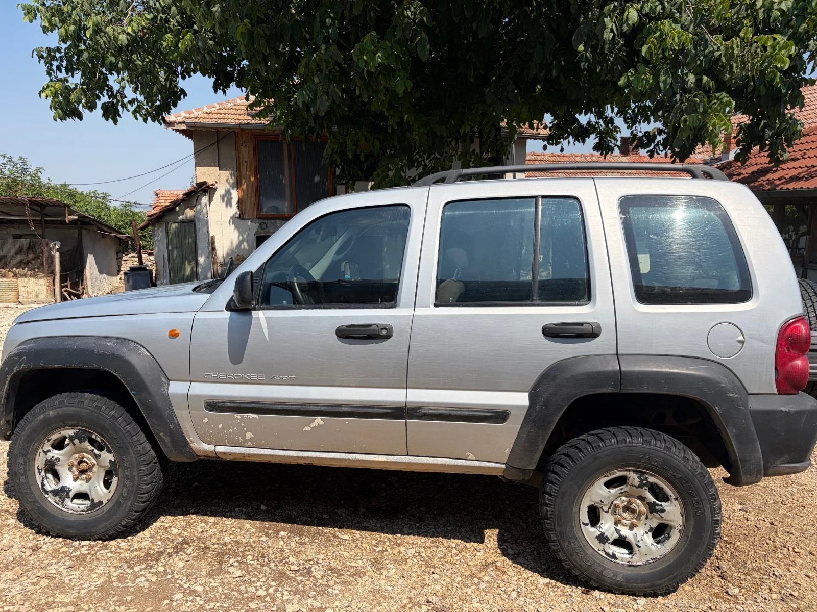 Jeep Cherokee, снимка 4 - Автомобили и джипове - 55594380