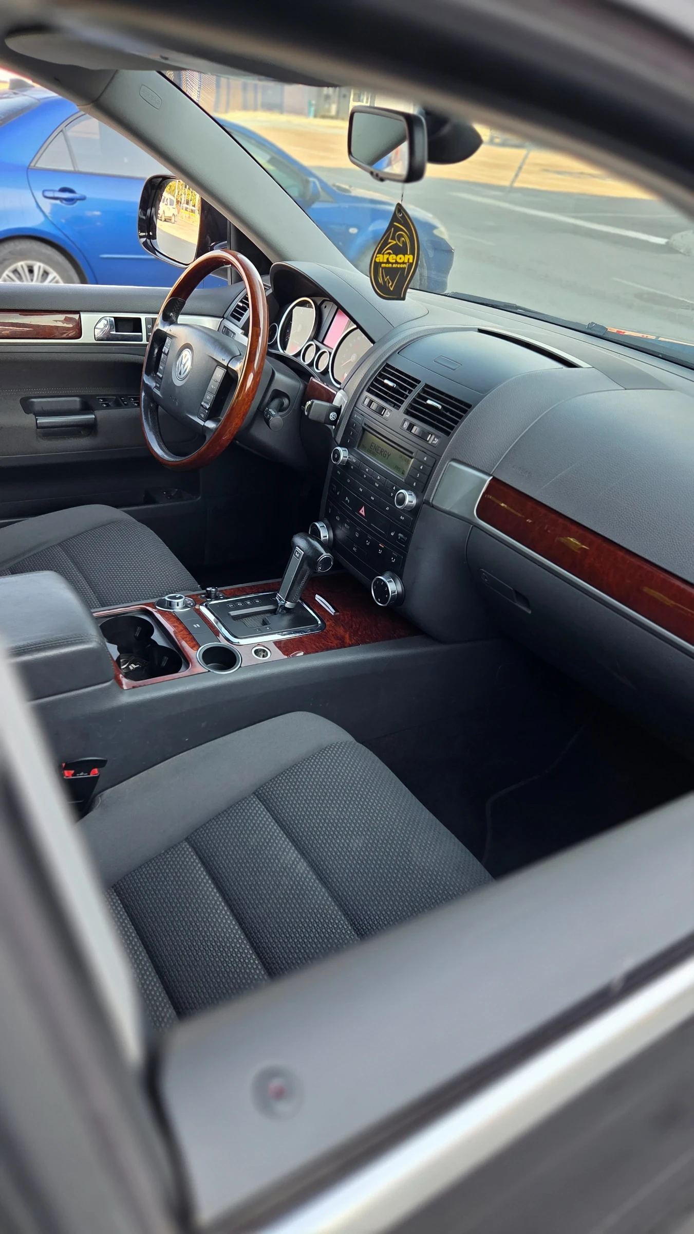 VW Touareg 3.0 239кс, снимка 8 - Автомобили и джипове - 55630617