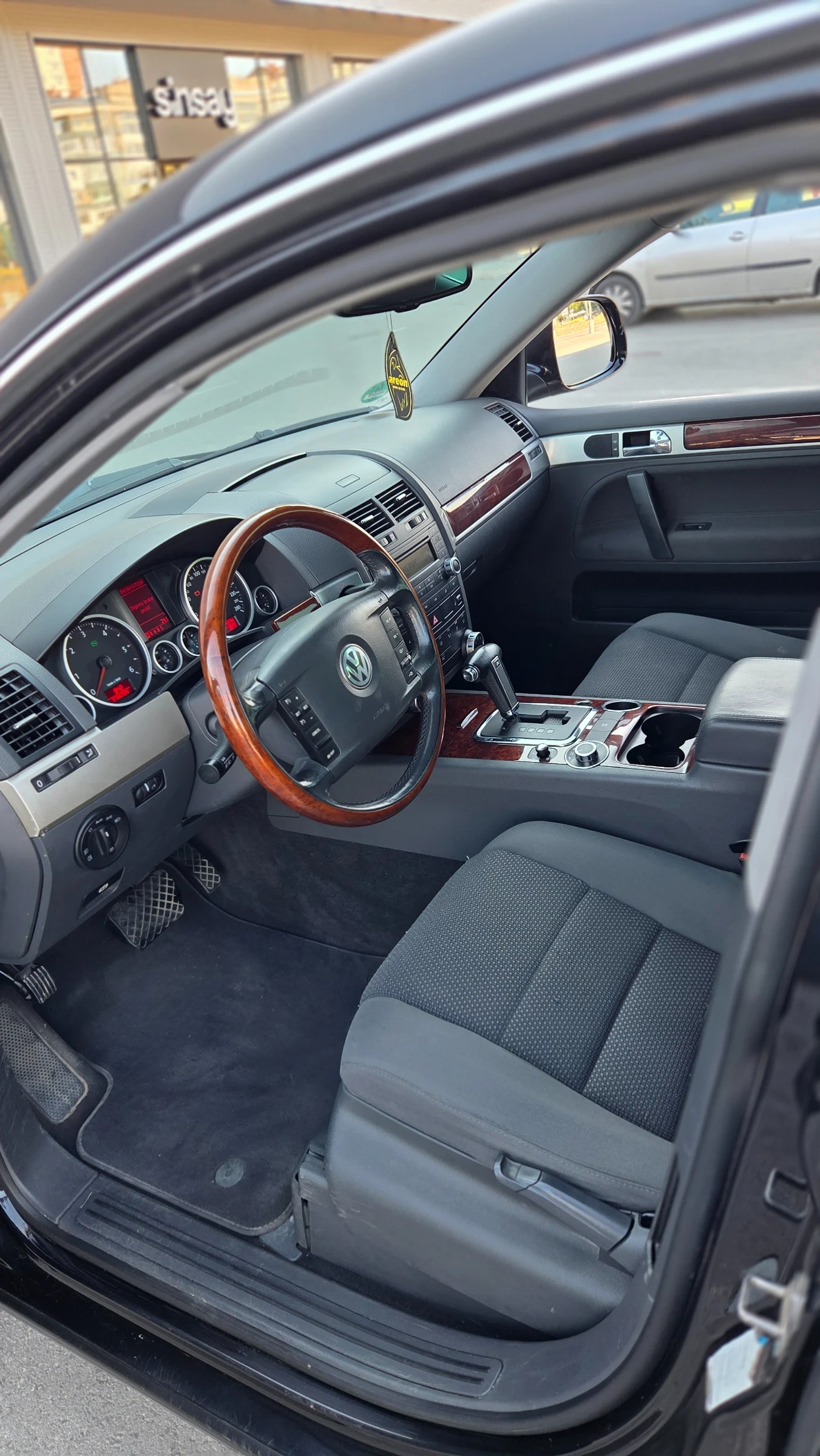 VW Touareg 3.0 239кс, снимка 12 - Автомобили и джипове - 55630617