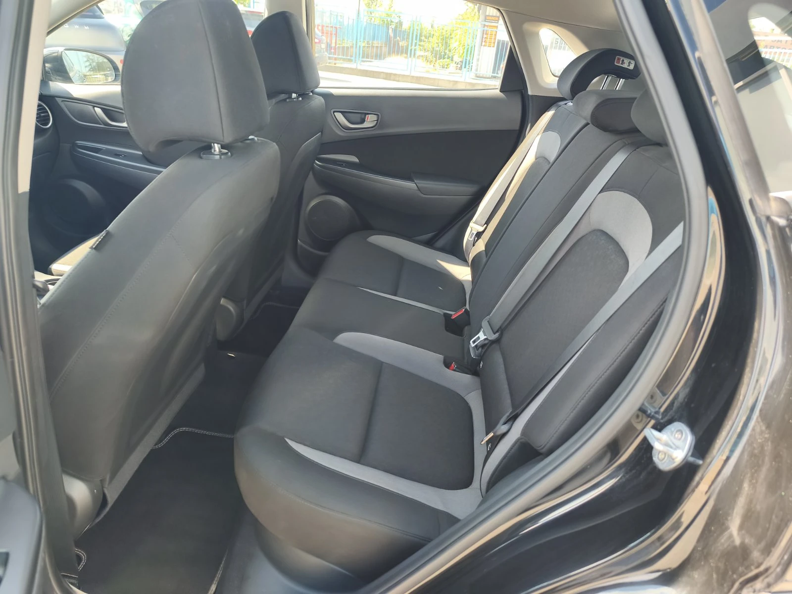 Hyundai Kona 1.6CRDI, снимка 9 - Автомобили и джипове - 56115411