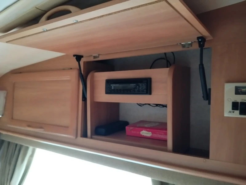 Каравана Swift Fairway Lux 490, снимка 15 - Каравани и кемпери - 53498569