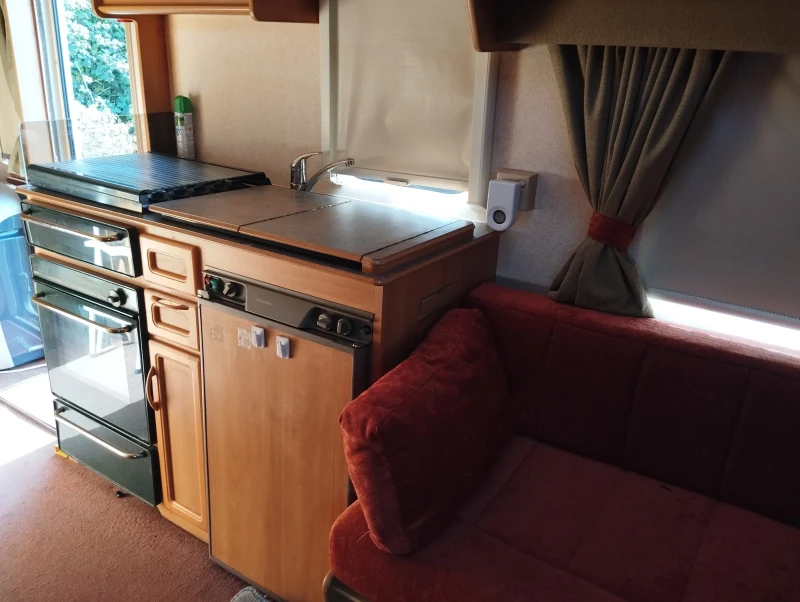 Каравана Swift Fairway Lux 490, снимка 10 - Каравани и кемпери - 53498569