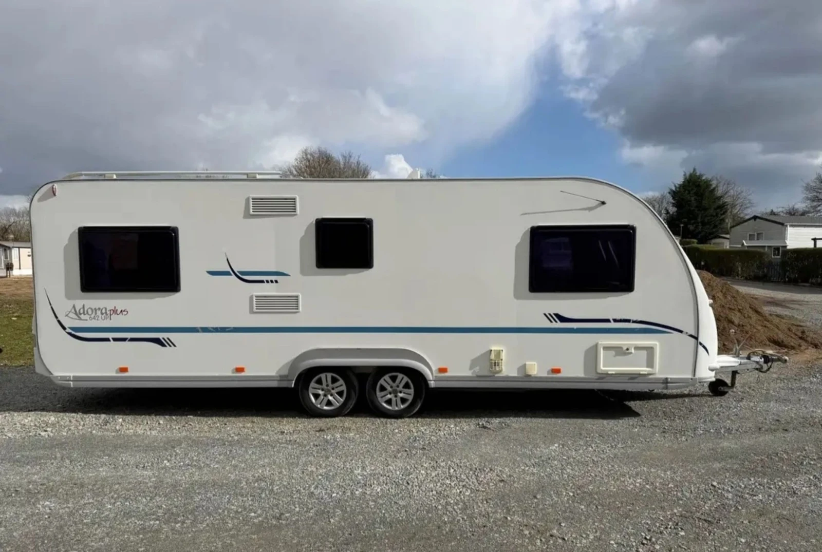 Каравана Adria, снимка 2 - Каравани и кемпери - 54128413