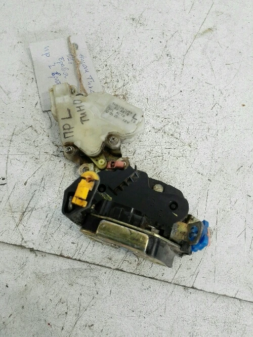 Брава врата предна лява Нисан Алмера Тино