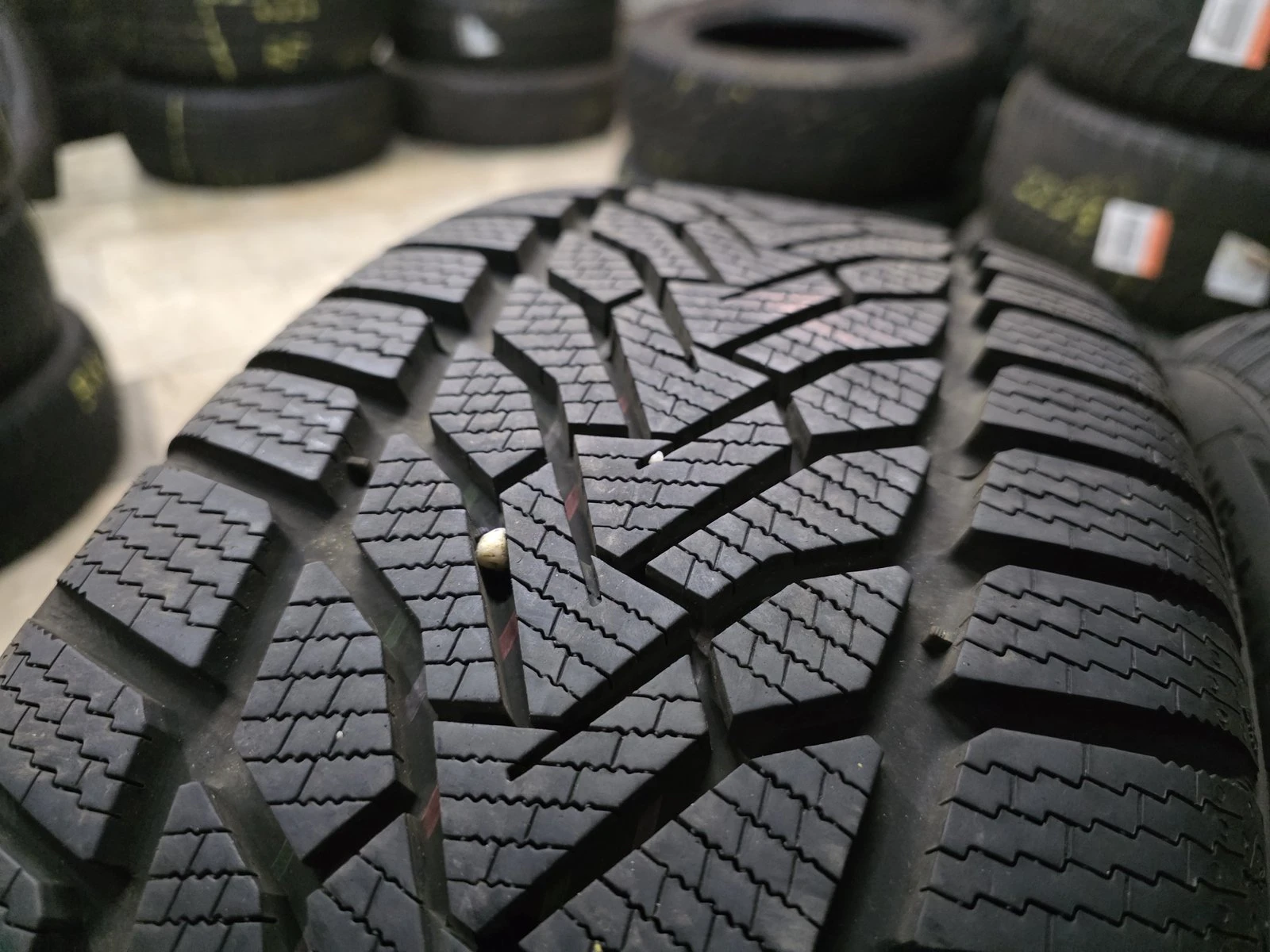 Гуми Зимни 225/55R16, снимка 4 - Гуми и джанти - 56735302