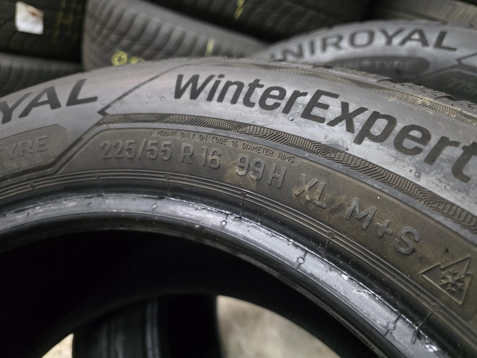 Гуми Зимни 225/55R16, снимка 9 - Гуми и джанти - 56735302