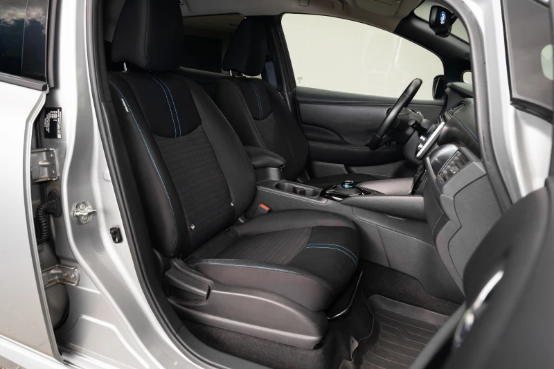 Nissan Leaf  40KWH* 360* ЛИЗИНГ* СЕРВИЗНА ИСТОРИЯ, снимка 8 - Автомобили и джипове - 52208344