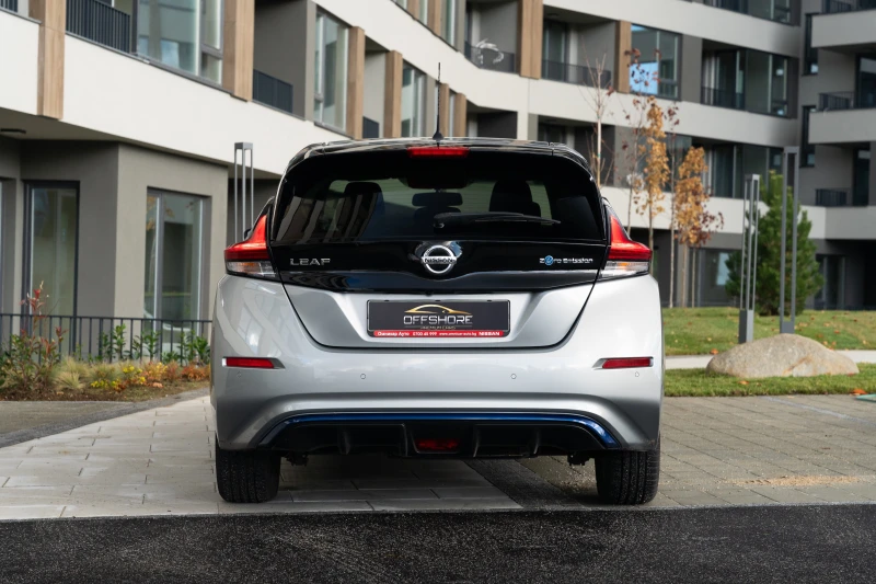 Nissan Leaf  40KWH* 360* ЛИЗИНГ* СЕРВИЗНА ИСТОРИЯ, снимка 5 - Автомобили и джипове - 52208344