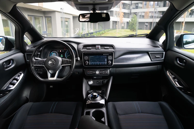 Nissan Leaf  40KWH* 360* ЛИЗИНГ* СЕРВИЗНА ИСТОРИЯ, снимка 9 - Автомобили и джипове - 52208344