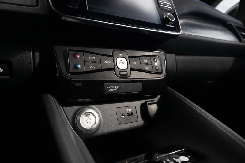 Nissan Leaf  40KWH* 360* ЛИЗИНГ* СЕРВИЗНА ИСТОРИЯ, снимка 10 - Автомобили и джипове - 52208344