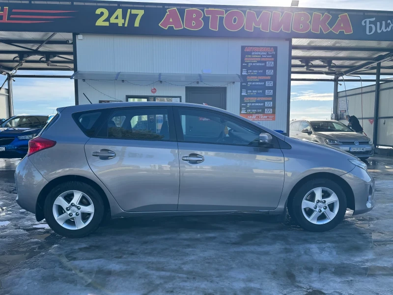 Toyota Auris, снимка 6 - Автомобили и джипове - 53108802