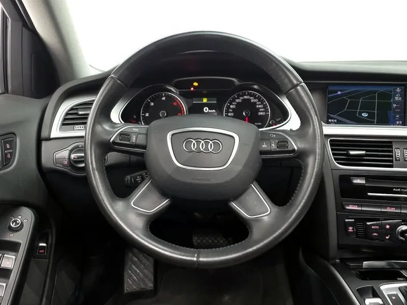 Audi A4 2.0 TDI, снимка 13 - Автомобили и джипове - 54143532