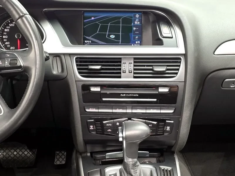 Audi A4 2.0 TDI, снимка 14 - Автомобили и джипове - 54143532