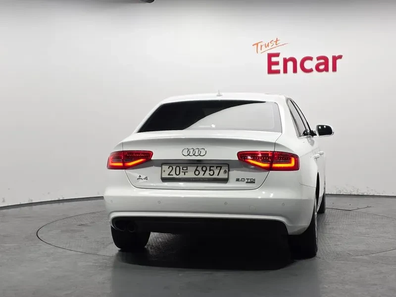 Audi A4 2.0 TDI, снимка 4 - Автомобили и джипове - 54143532