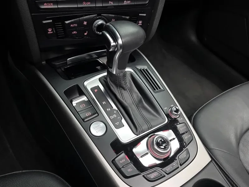 Audi A4 2.0 TDI, снимка 9 - Автомобили и джипове - 54143532